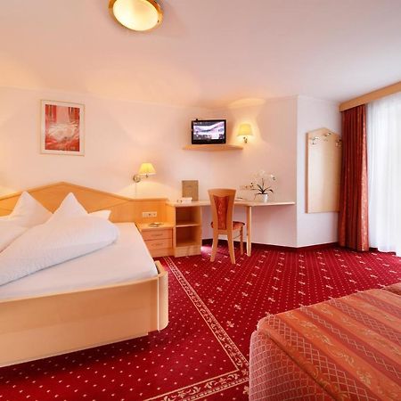 Hotel Alpenblick フェルダーズ エクステリア 写真
