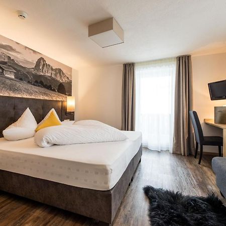 Hotel Alpenblick フェルダーズ エクステリア 写真
