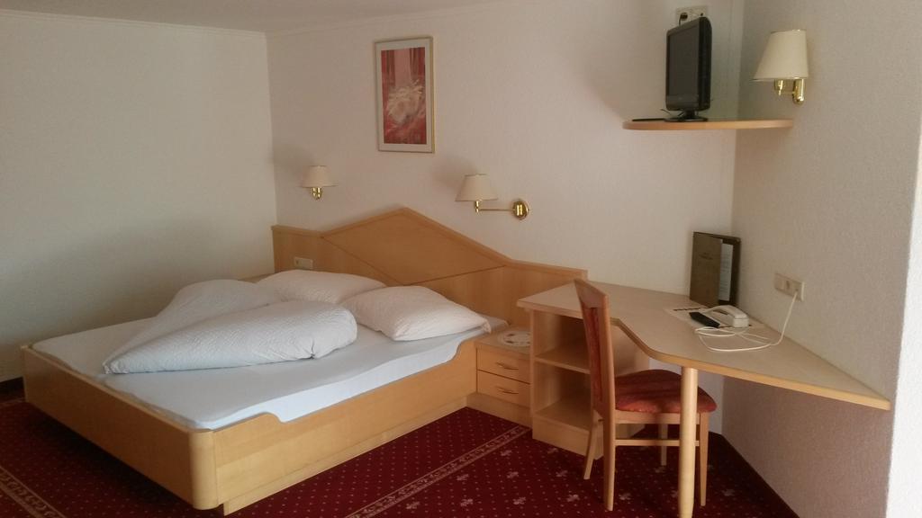 Hotel Alpenblick フェルダーズ エクステリア 写真