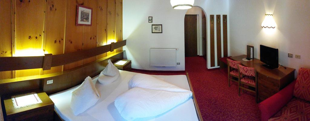 Hotel Alpenblick フェルダーズ エクステリア 写真