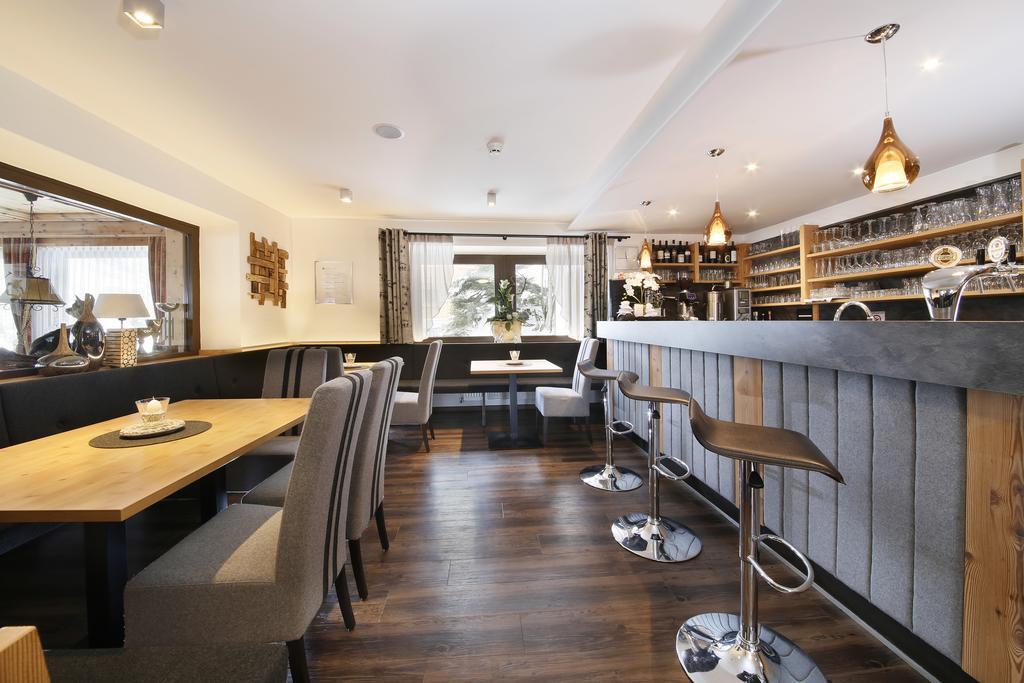 Hotel Alpenblick フェルダーズ エクステリア 写真