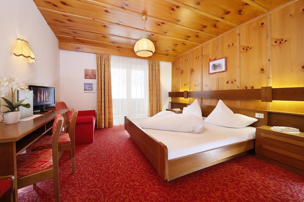 Hotel Alpenblick フェルダーズ エクステリア 写真